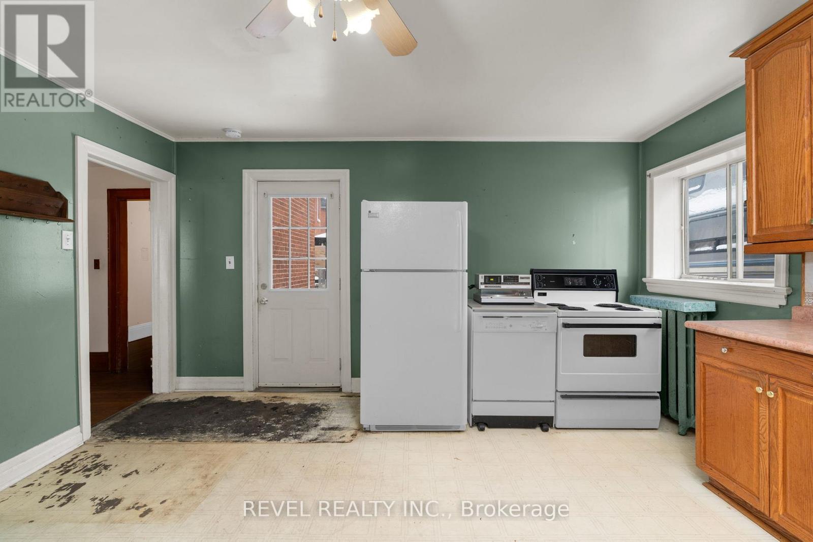 202 Bradford Street, Barrie, Ontario  L4N 3B6 - Photo 17 - S12553876