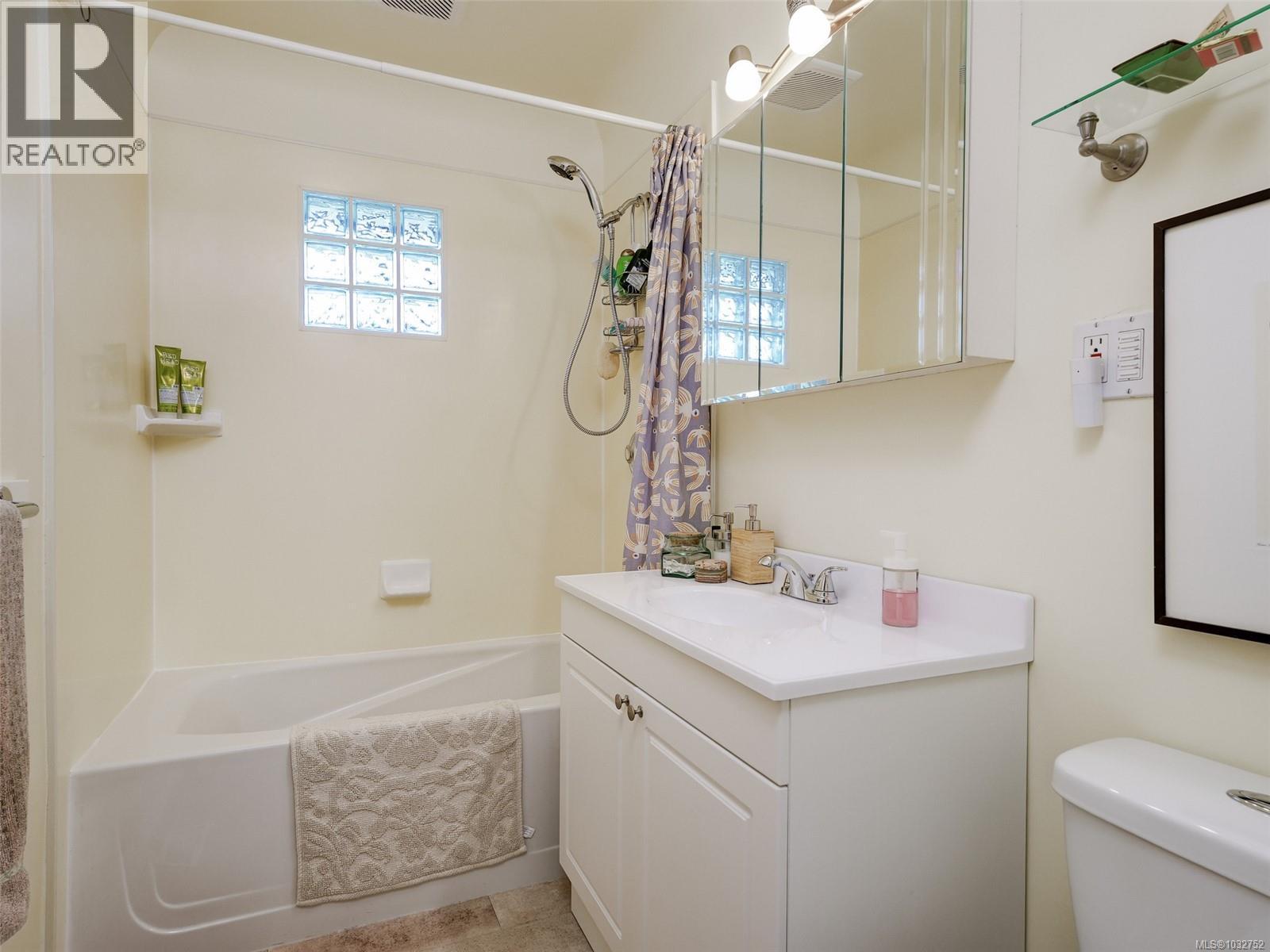 444 Walter Ave, Saanich, British Columbia  V9A 2E5 - Photo 17 - 1032752