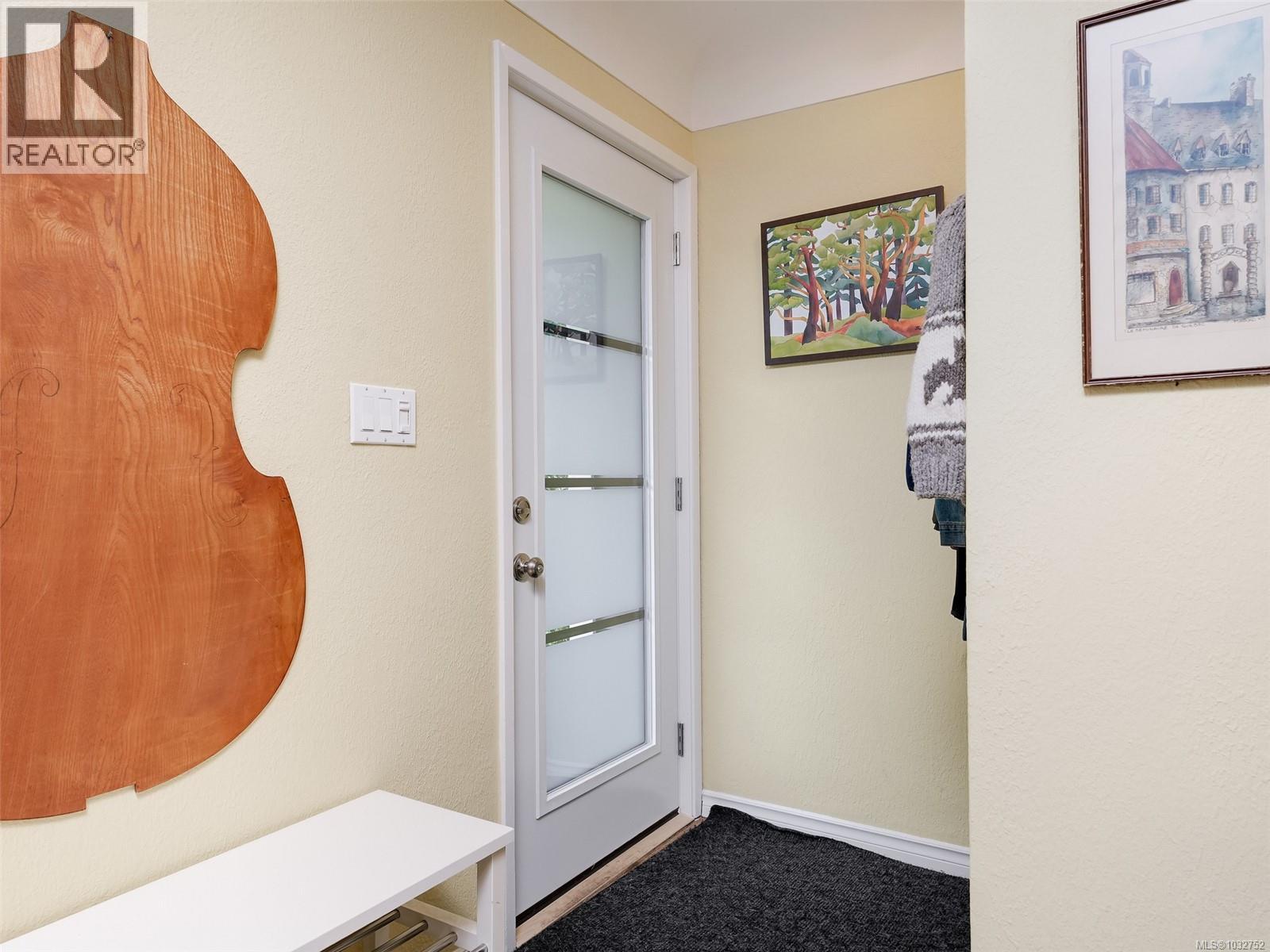 444 Walter Ave, Saanich, British Columbia  V9A 2E5 - Photo 3 - 1032752