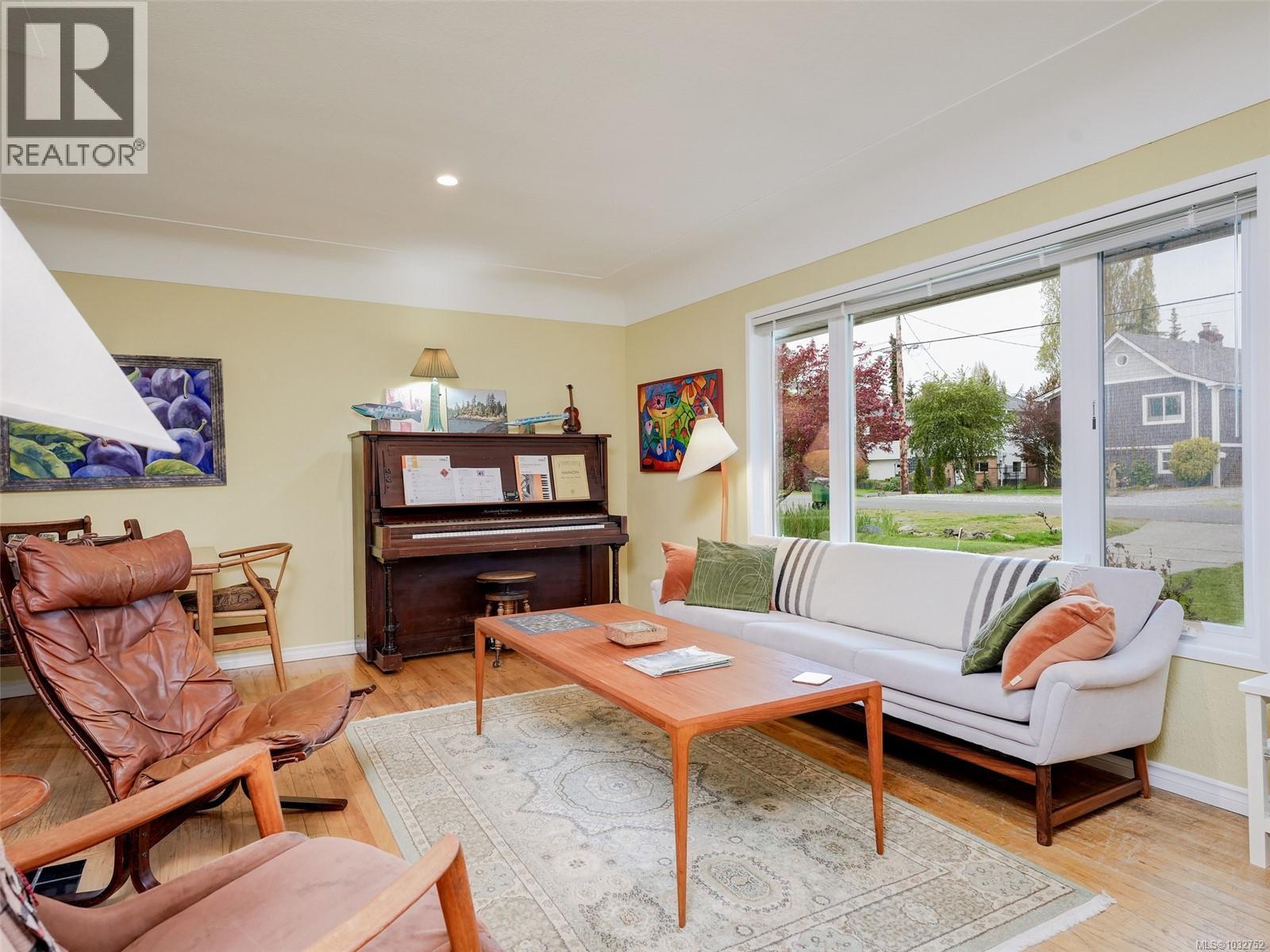 444 Walter Ave, Saanich, British Columbia  V9A 2E5 - Photo 5 - 1032752