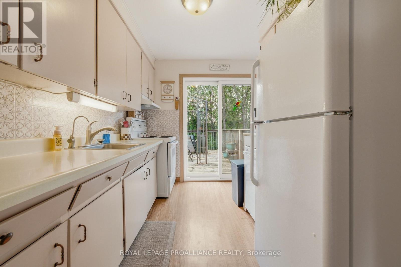 131 Lock Road, Quinte West (Murray Ward), Ontario  K8V 5P6 - Photo 12 - X13048230