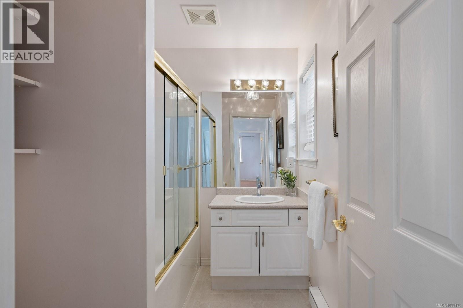 1 9875 Third St, Sidney, British Columbia  V8L 3A8 - Photo 15 - 1033179