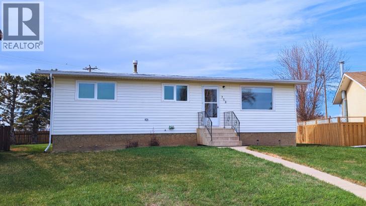 752 54 Avenue W, Claresholm, Alberta  T0L 0T0 - Photo 2 - A2303853