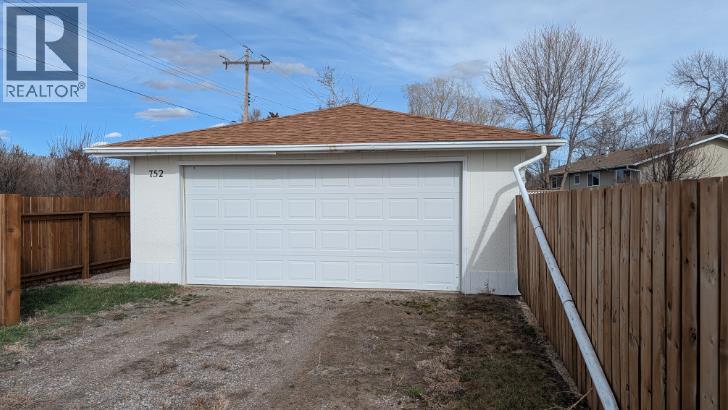 752 54 Avenue W, Claresholm, Alberta  T0L 0T0 - Photo 7 - A2303853