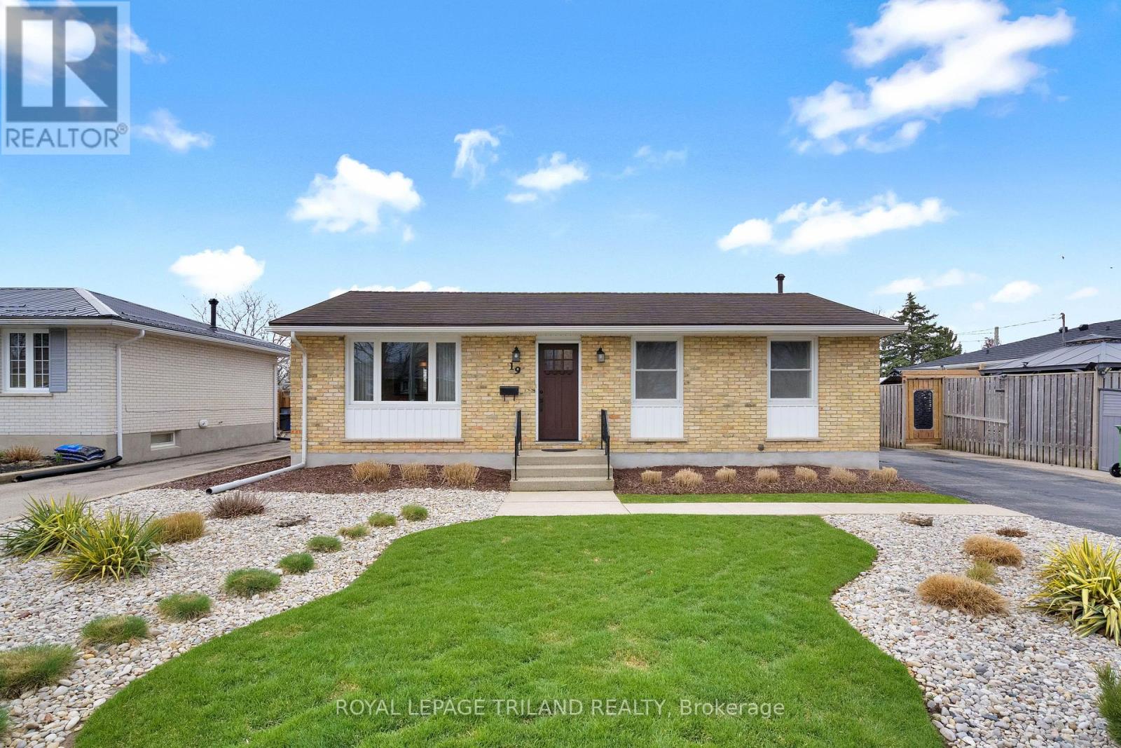 19 Sparta Street, St. Thomas, Ontario  N5R 5H1 - Photo 1 - X13048288