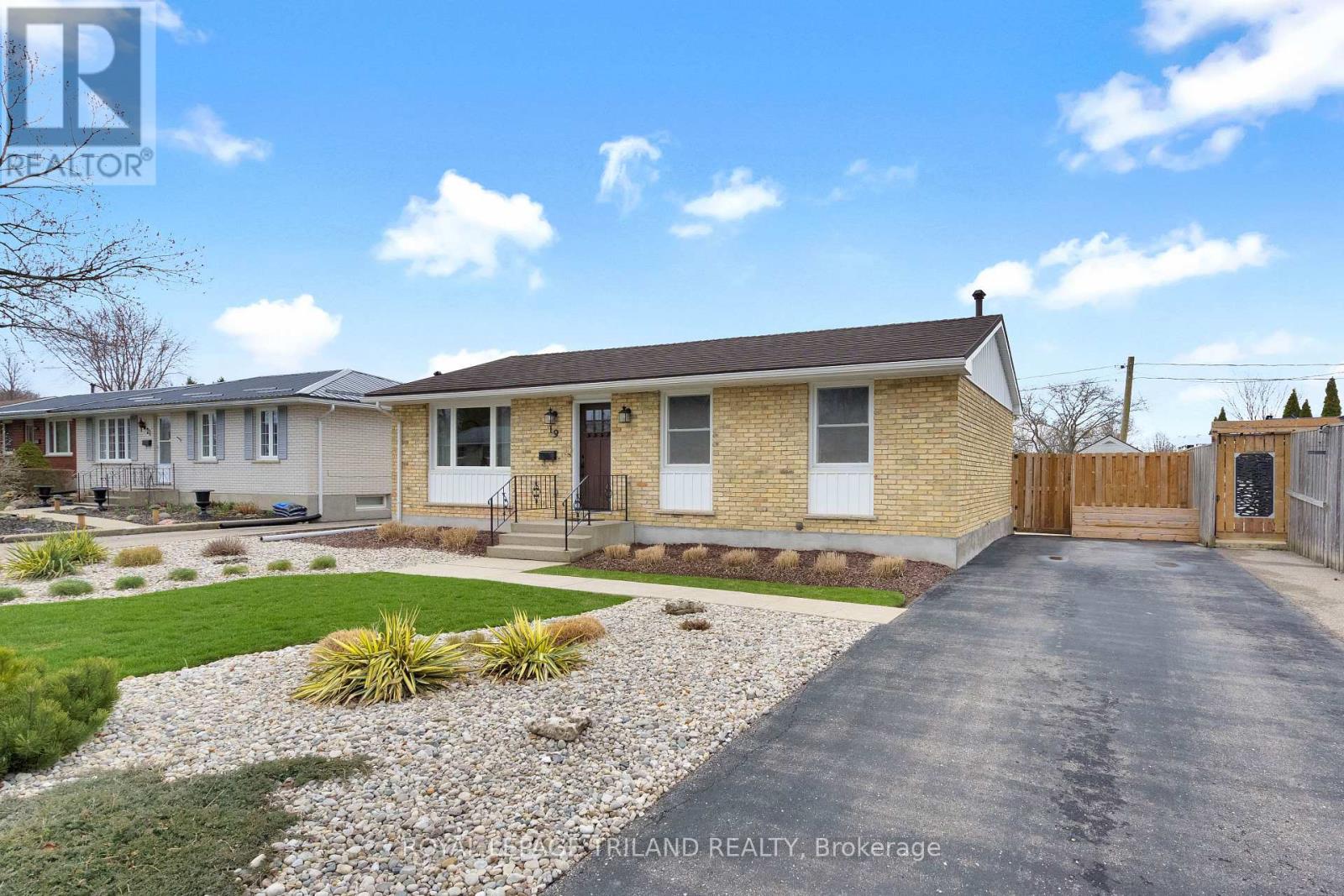 19 Sparta Street, St. Thomas, Ontario  N5R 5H1 - Photo 2 - X13048288