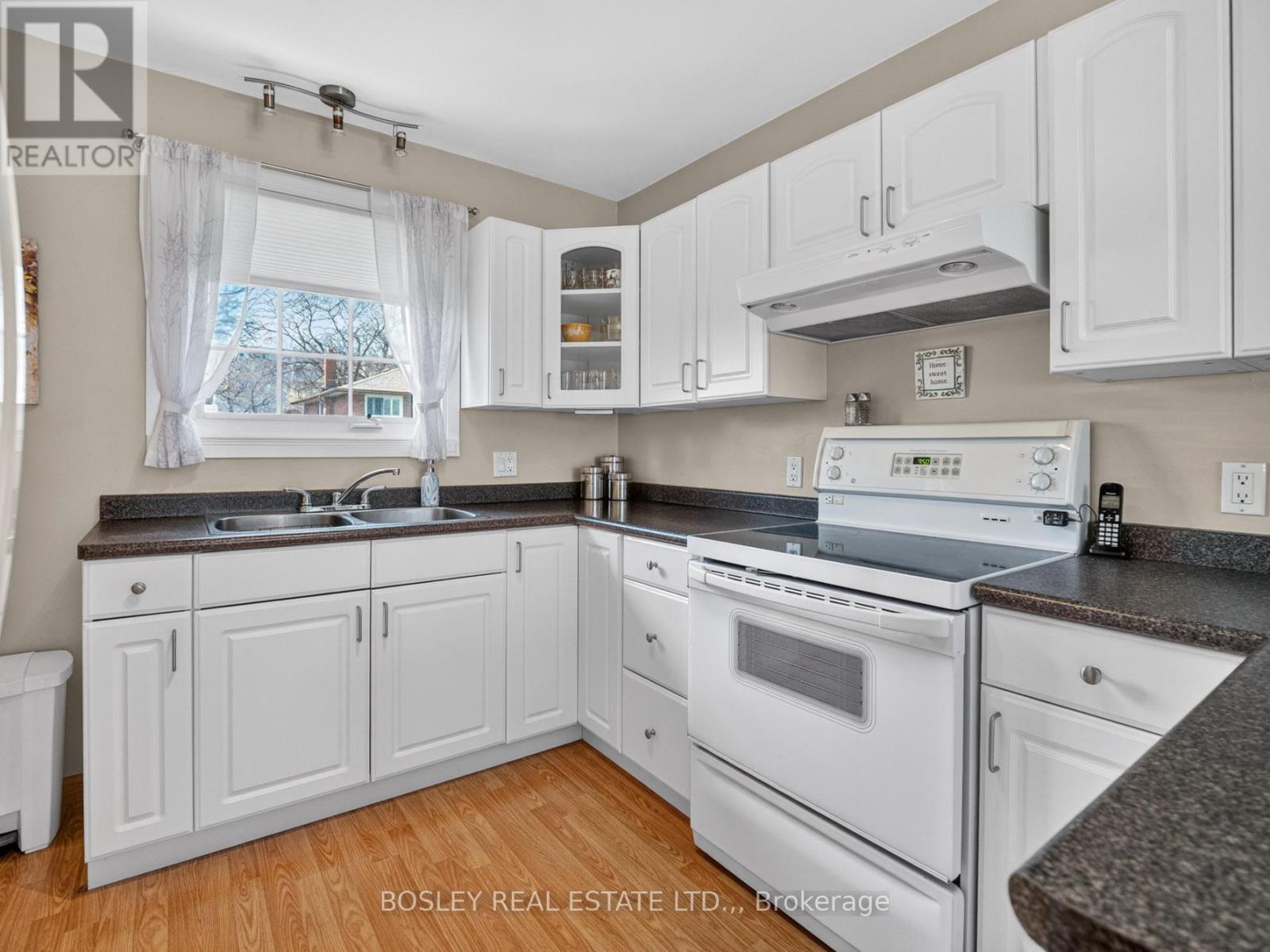 12 Brookdale Avenue, St. Catharines, Ontario  L2T 2T3 - Photo 9 - X13048158