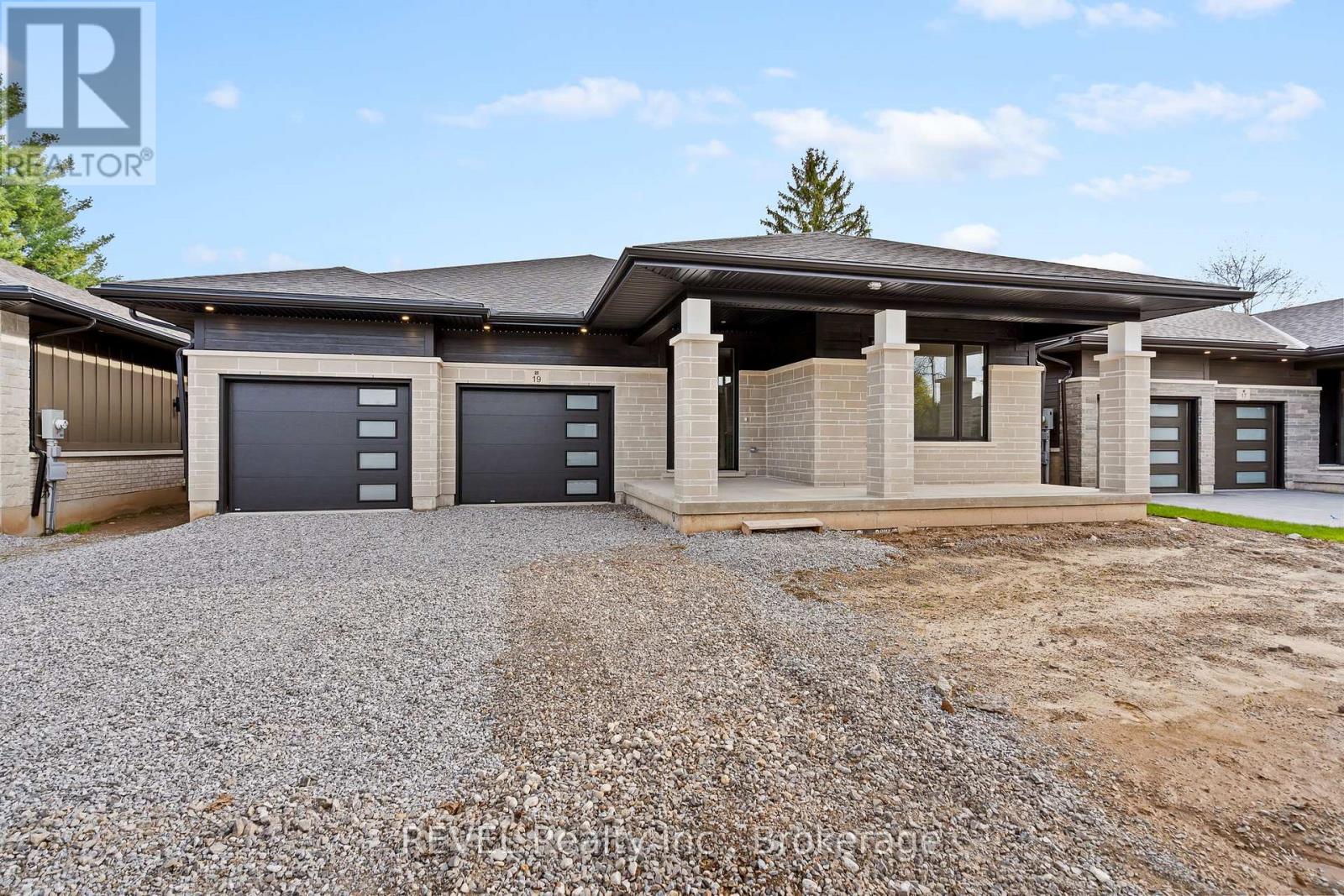 19 Accursi Crescent, Pelham, Ontario  L0S 1E2 - Photo 3 - X13048200