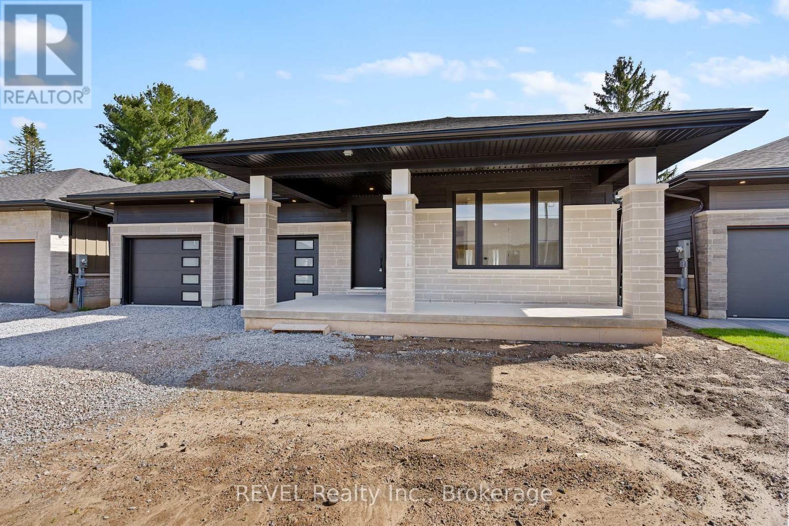 19 Accursi Crescent, Pelham, Ontario  L0S 1E2 - Photo 4 - X13048200