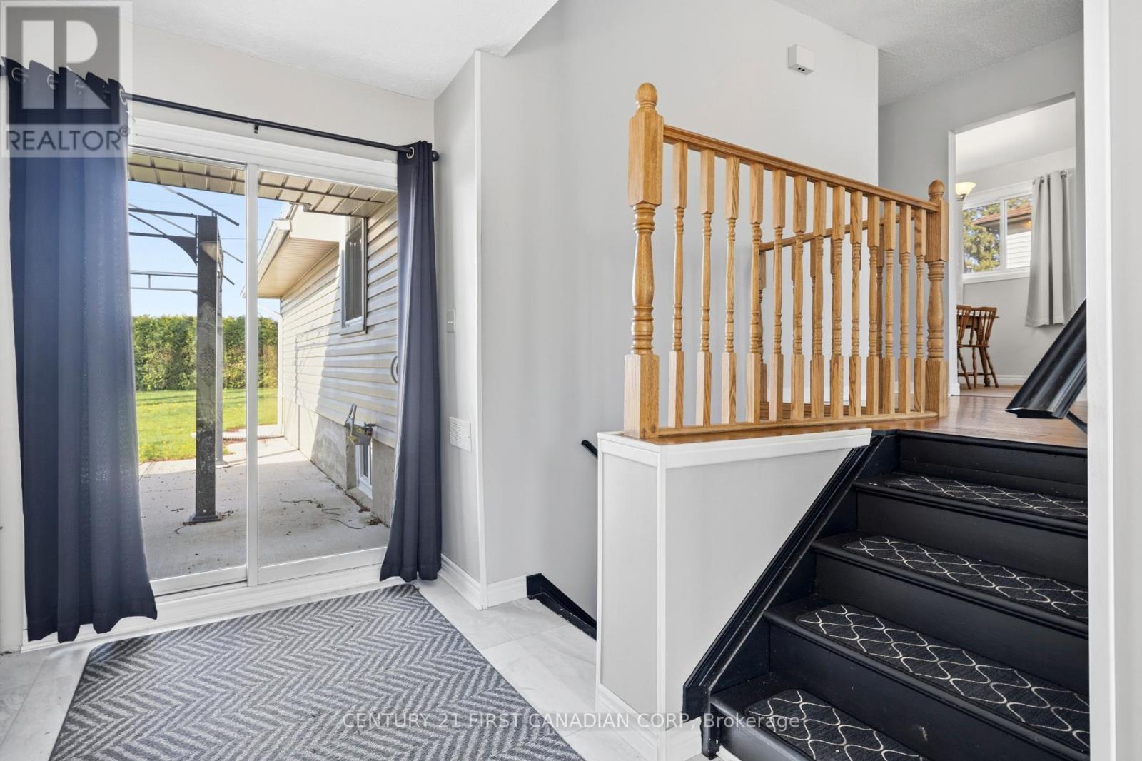 106 Angelo Drive, West Elgin, Ontario  N0L 2P0 - Photo 13 - X12904562