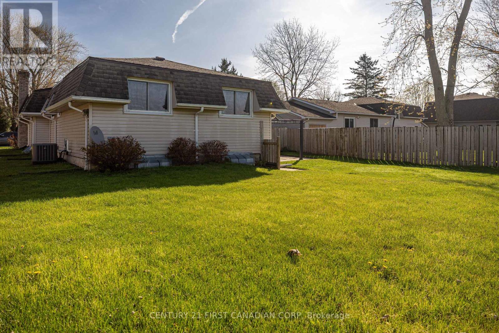 106 Angelo Drive, West Elgin, Ontario  N0L 2P0 - Photo 6 - X12904562