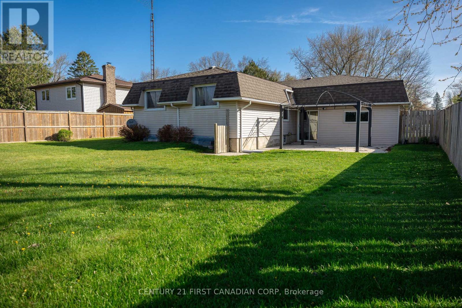 106 Angelo Drive, West Elgin, Ontario  N0L 2P0 - Photo 8 - X12904562