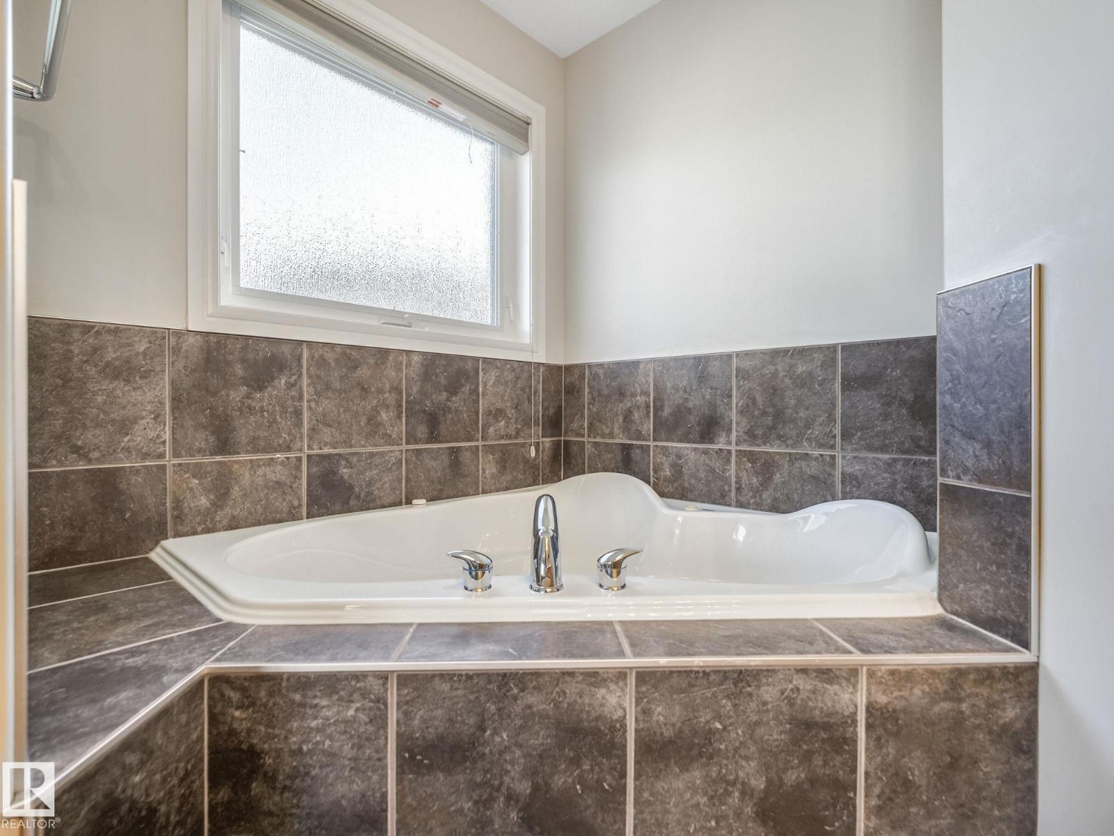 707 Hollingsworth Gr Nw, Edmonton, Alberta  T6R 3G6 - Photo 34 - E4483803