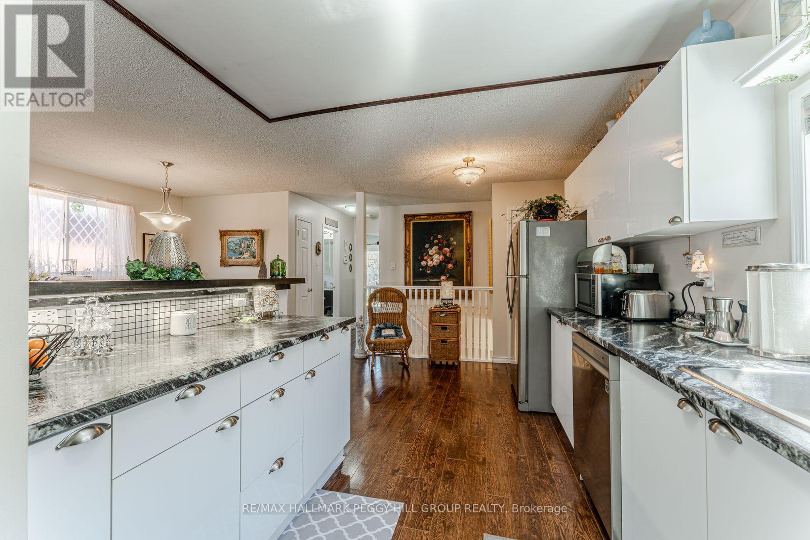 132 Benson Drive, Barrie, Ontario  L4N 7Y3 - Photo 4 - S13032282