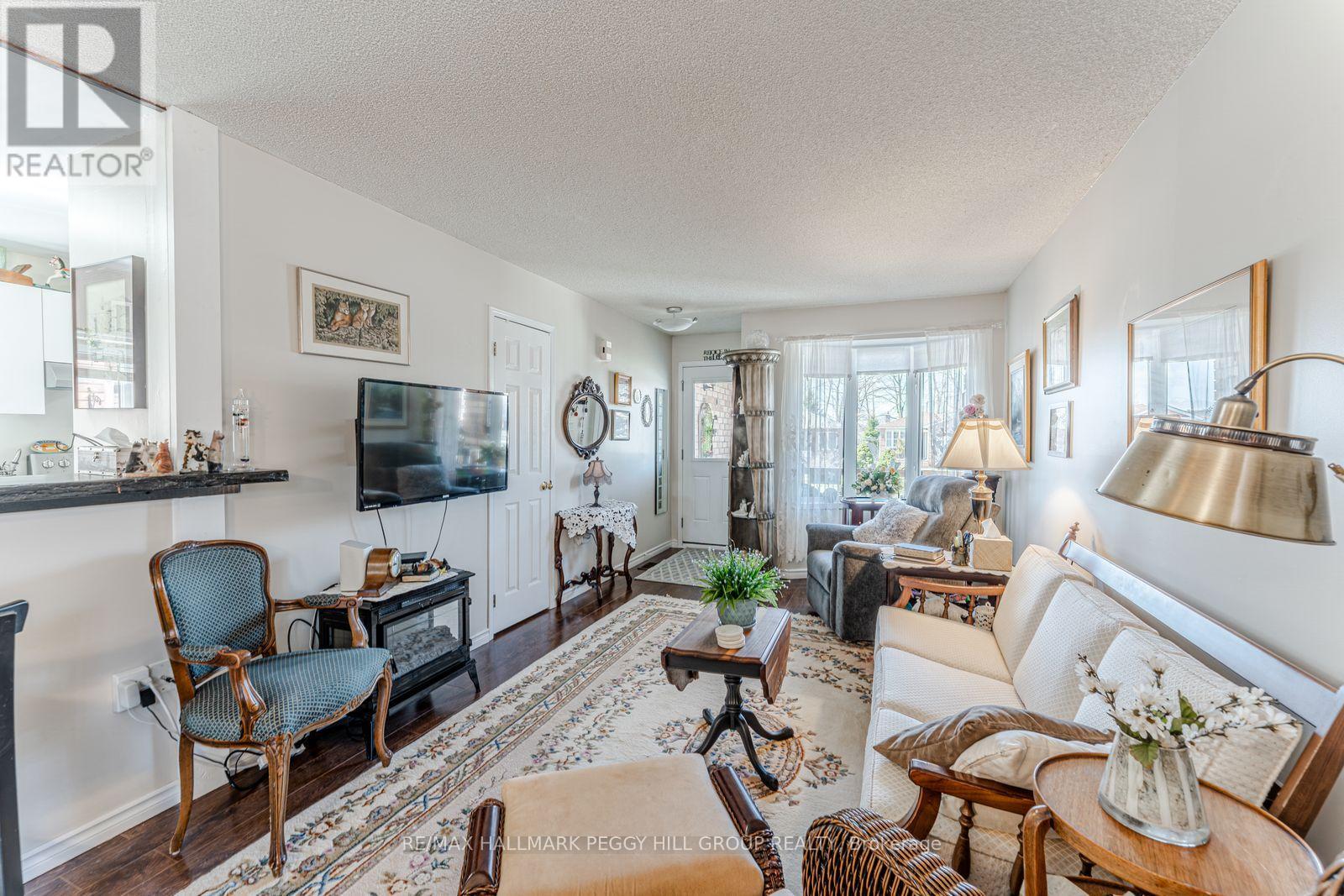 132 Benson Drive, Barrie, Ontario  L4N 7Y3 - Photo 2 - S13032282