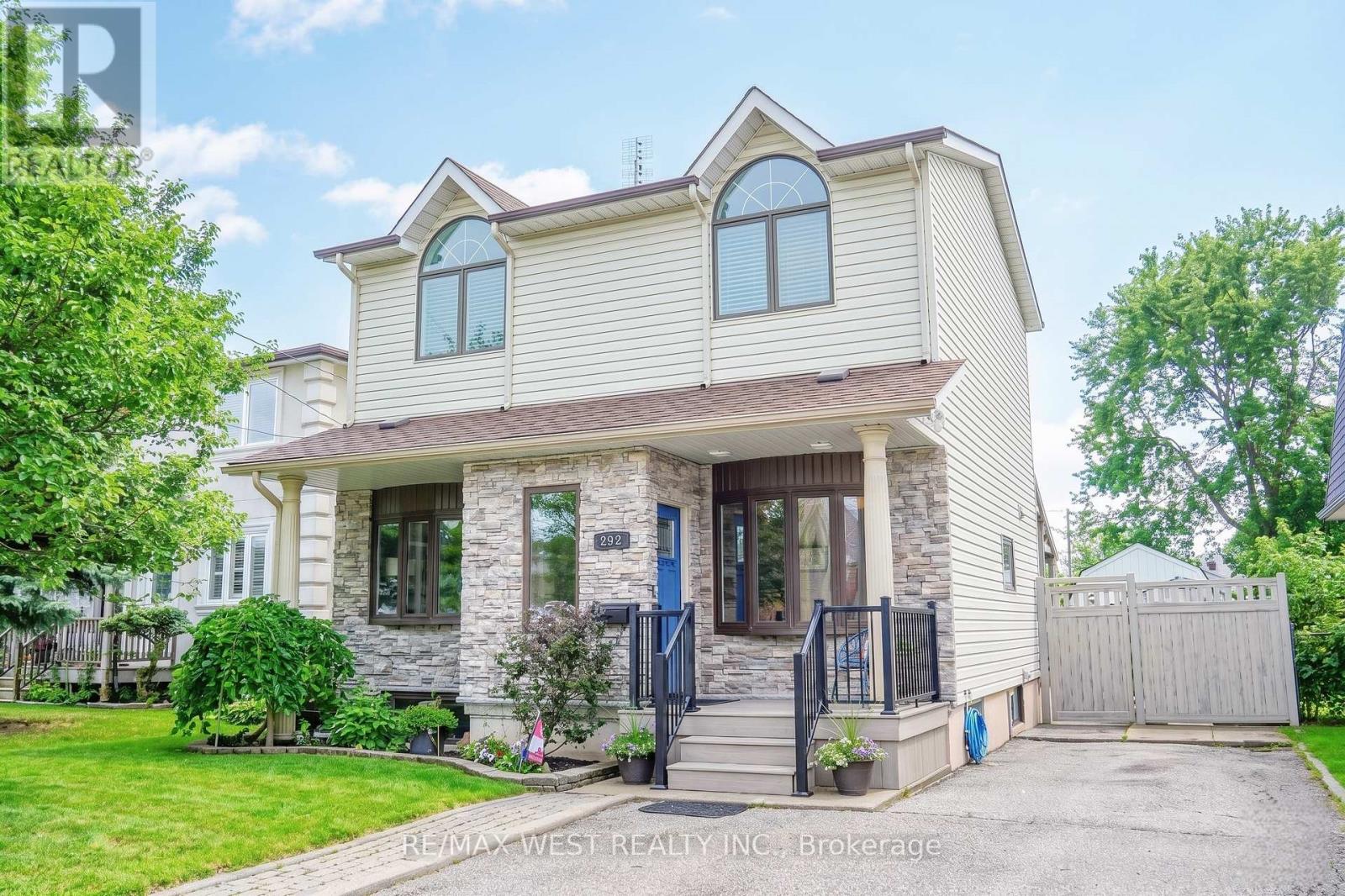 892 SIXTH STREET, Mississauga, Ontario