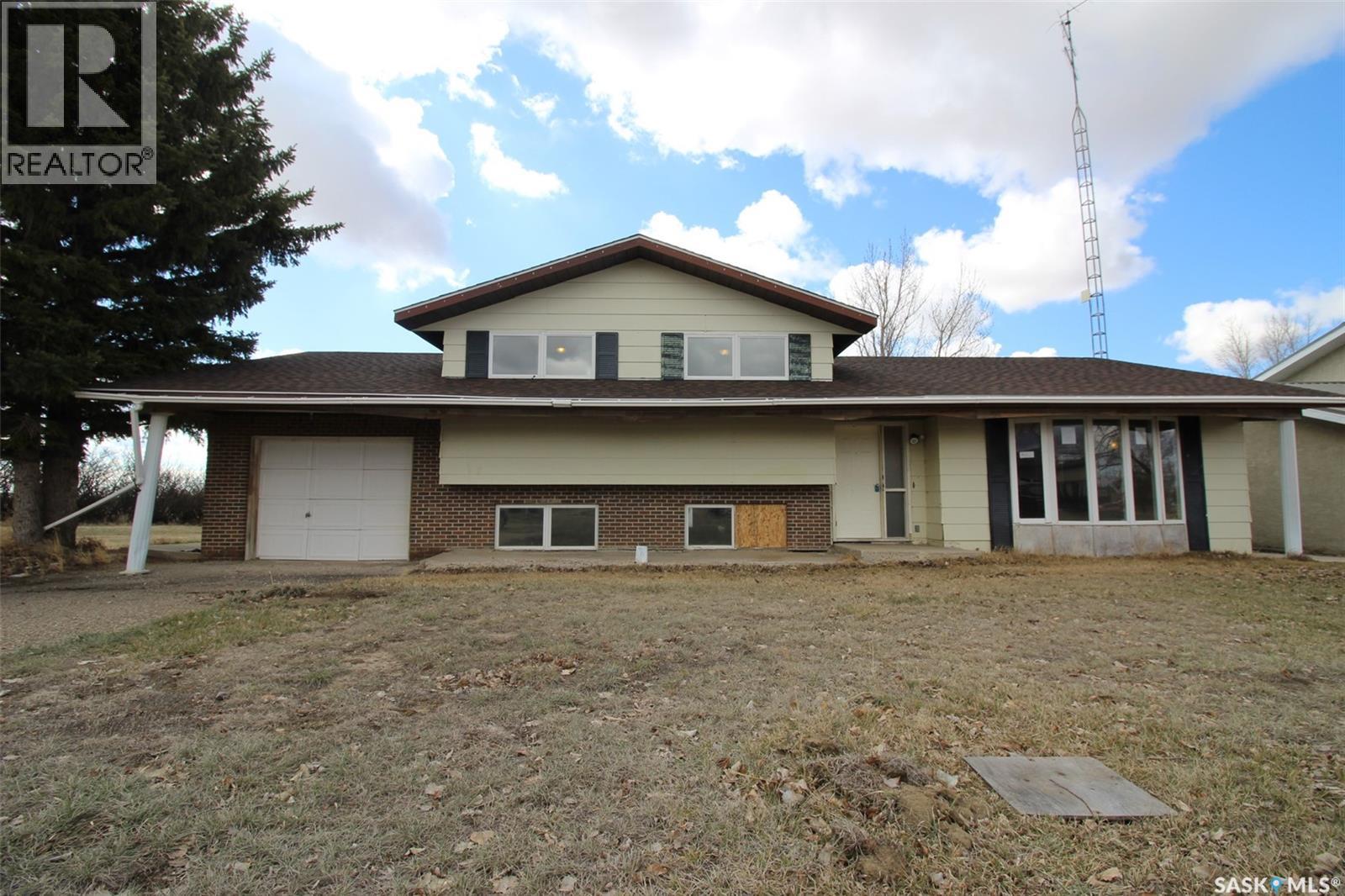 504 3rd AVENUE E, frontier, Saskatchewan