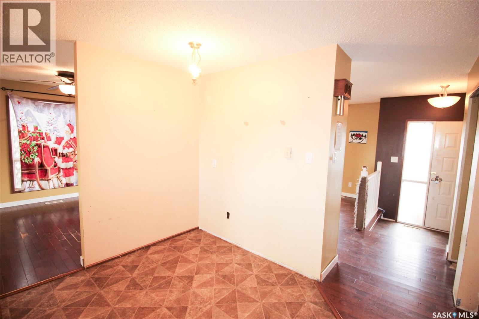 504 3rd Avenue E, Frontier, Saskatchewan  S0N 0W0 - Photo 10 - SK034024