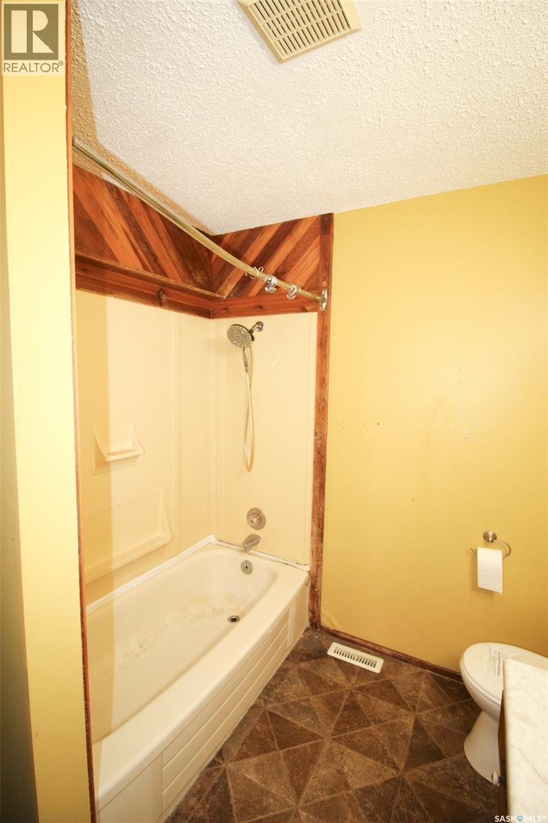 504 3rd Avenue E, Frontier, Saskatchewan  S0N 0W0 - Photo 14 - SK034024