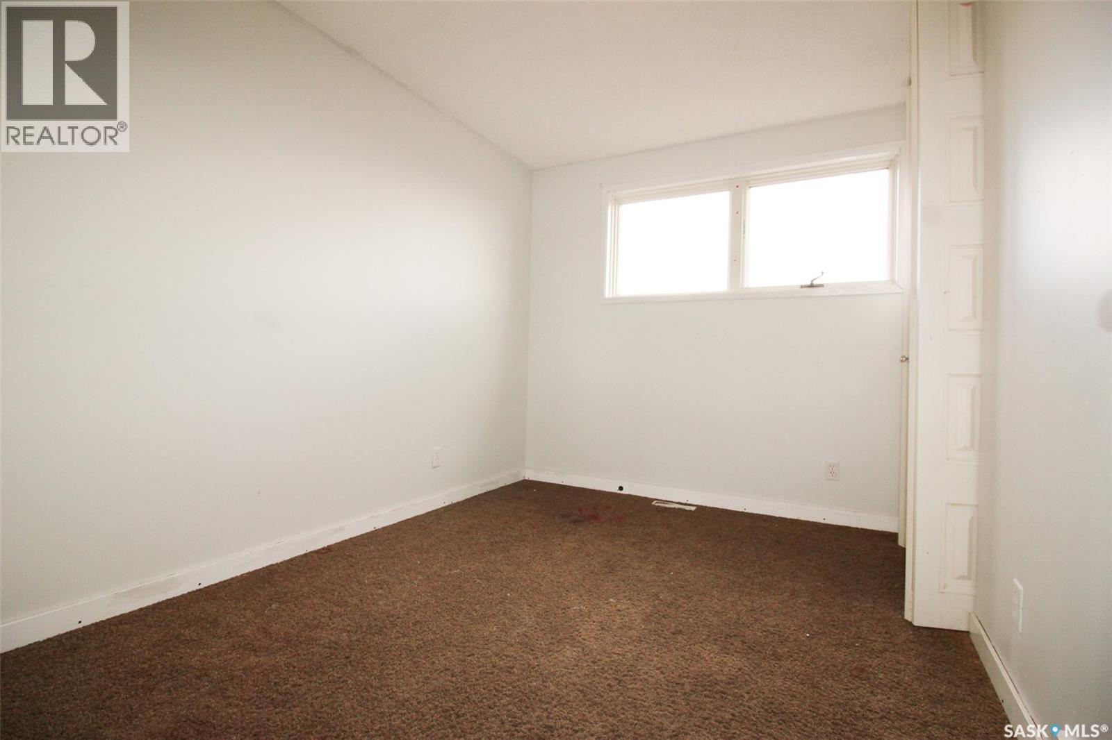 504 3rd Avenue E, Frontier, Saskatchewan  S0N 0W0 - Photo 15 - SK034024