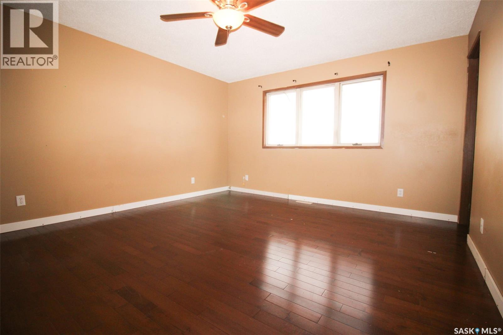 504 3rd Avenue E, Frontier, Saskatchewan  S0N 0W0 - Photo 19 - SK034024