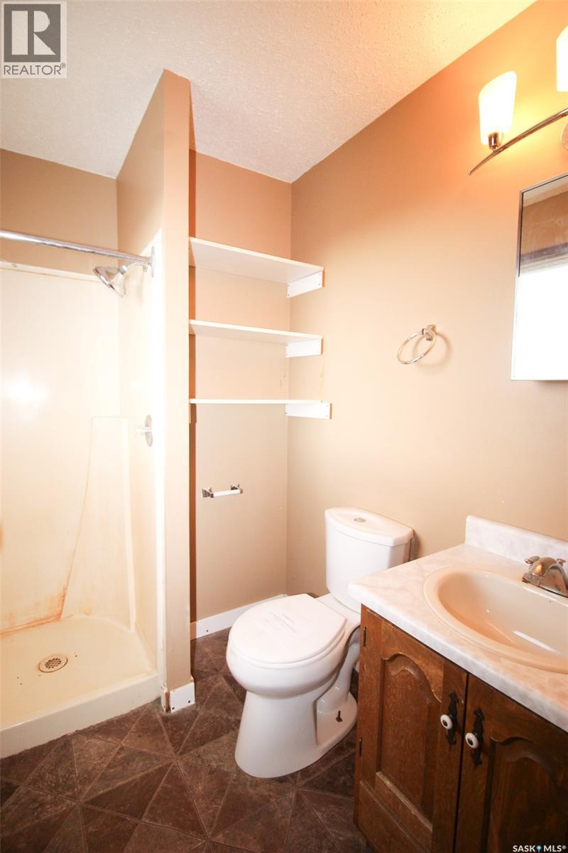 504 3rd Avenue E, Frontier, Saskatchewan  S0N 0W0 - Photo 21 - SK034024