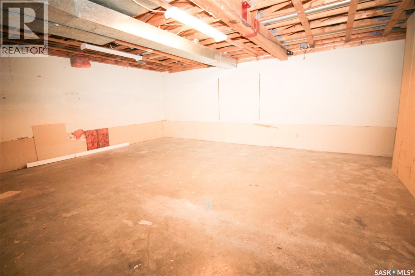 504 3rd Avenue E, Frontier, Saskatchewan  S0N 0W0 - Photo 29 - SK034024