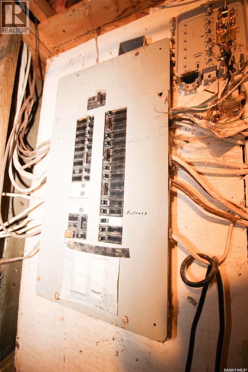 504 3rd Avenue E, Frontier, Saskatchewan  S0N 0W0 - Photo 31 - SK034024