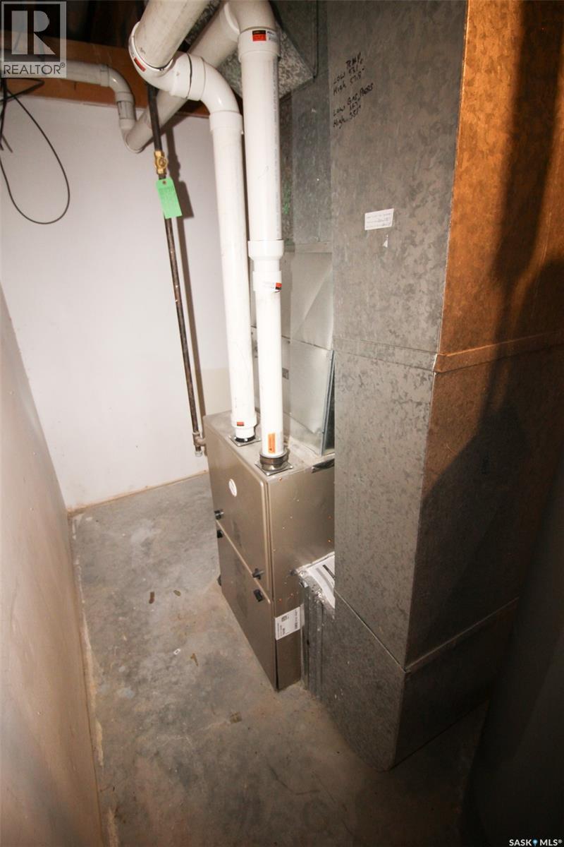 504 3rd Avenue E, Frontier, Saskatchewan  S0N 0W0 - Photo 34 - SK034024