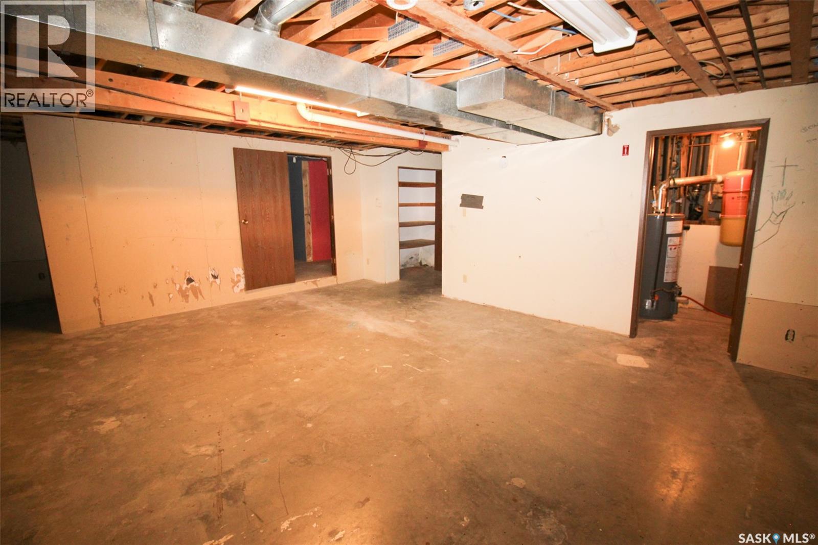 504 3rd Avenue E, Frontier, Saskatchewan  S0N 0W0 - Photo 35 - SK034024