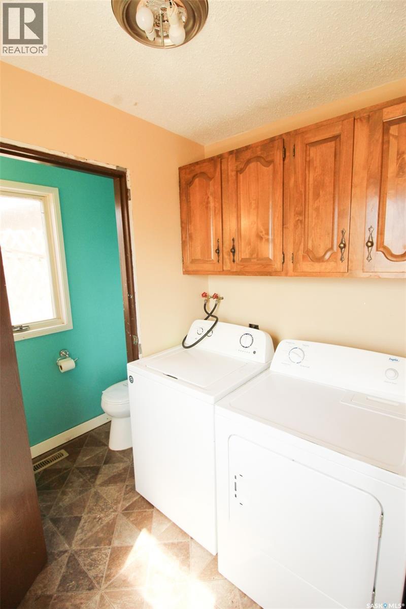 504 3rd Avenue E, Frontier, Saskatchewan  S0N 0W0 - Photo 36 - SK034024