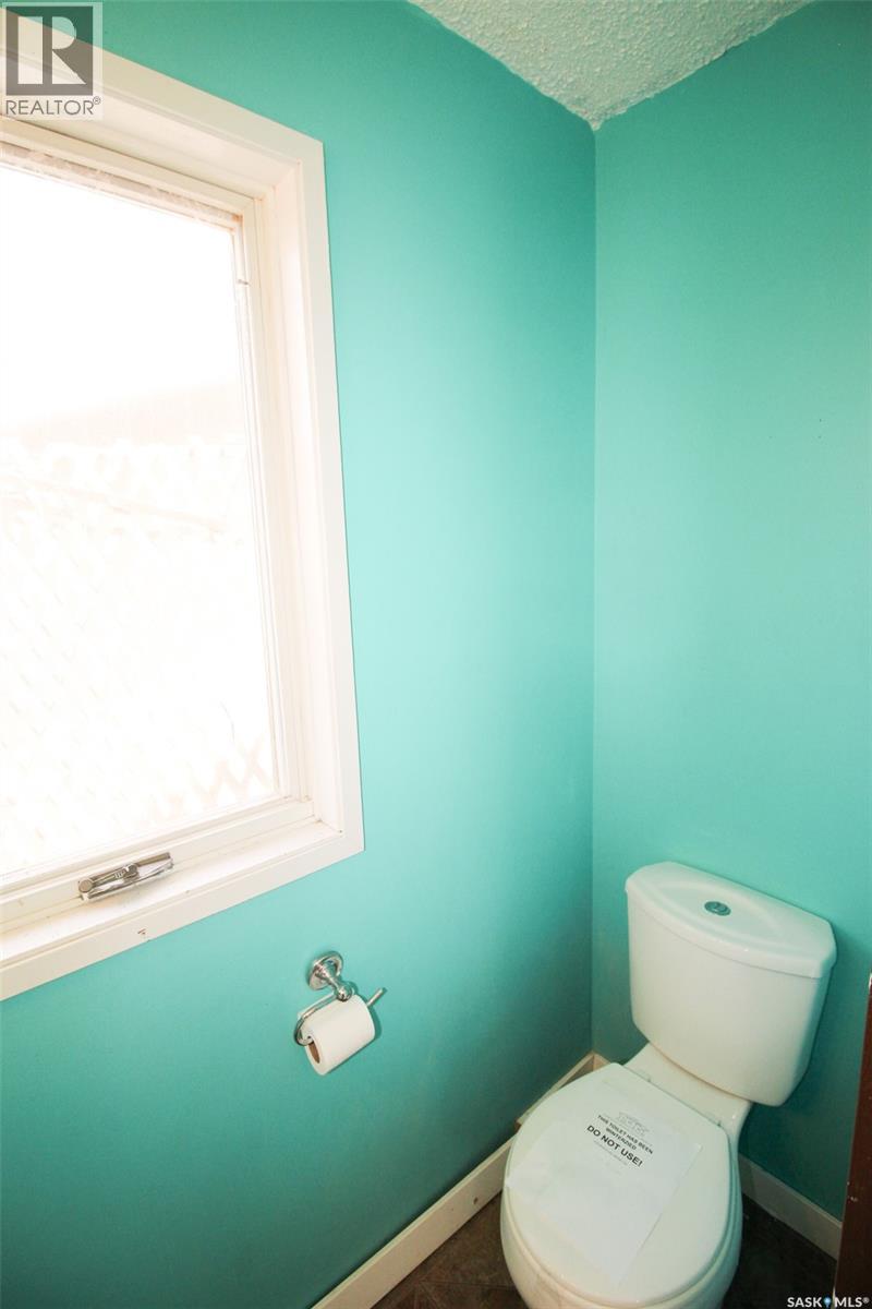 504 3rd Avenue E, Frontier, Saskatchewan  S0N 0W0 - Photo 38 - SK034024
