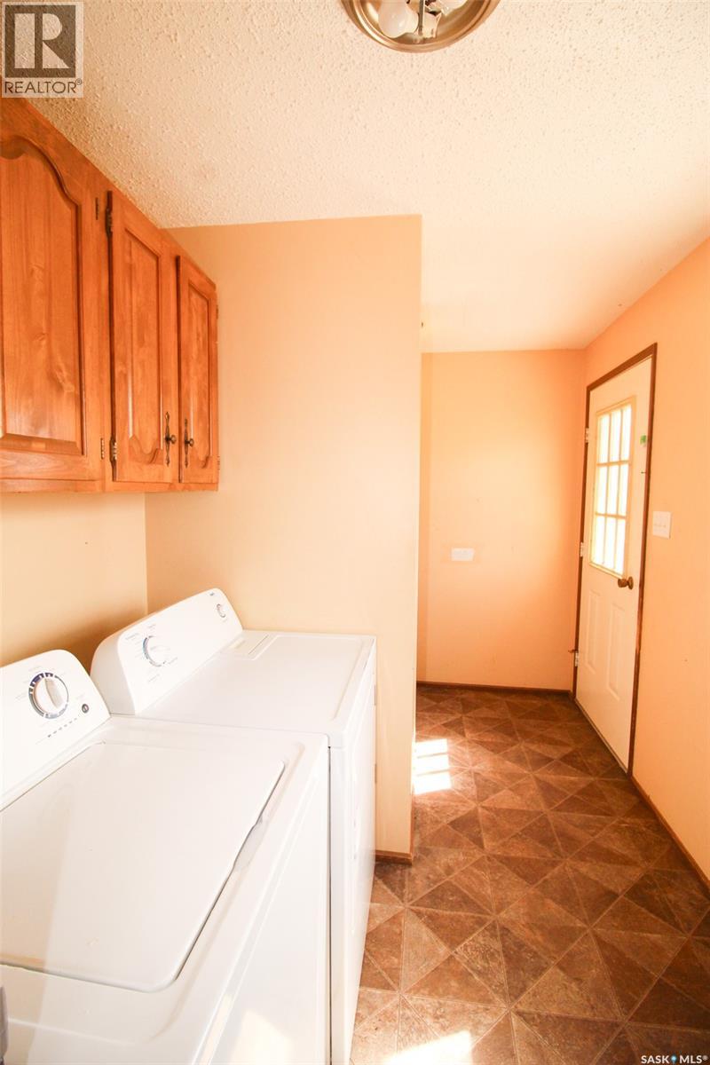 504 3rd Avenue E, Frontier, Saskatchewan  S0N 0W0 - Photo 39 - SK034024