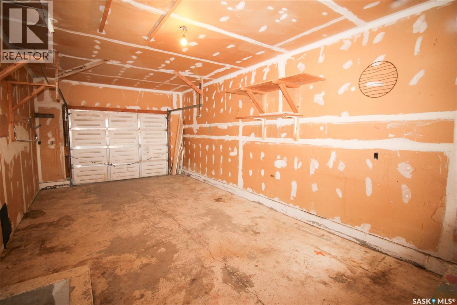 504 3rd Avenue E, Frontier, Saskatchewan  S0N 0W0 - Photo 40 - SK034024