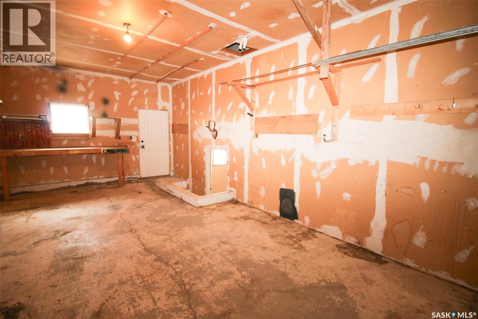 504 3rd Avenue E, Frontier, Saskatchewan  S0N 0W0 - Photo 41 - SK034024