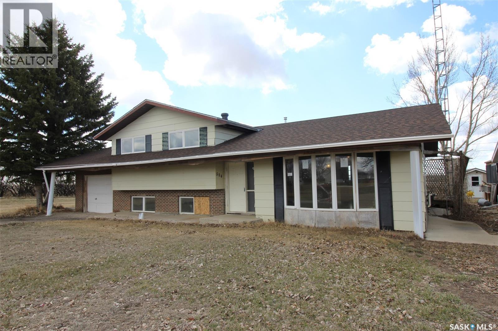 504 3rd Avenue E, Frontier, Saskatchewan  S0N 0W0 - Photo 42 - SK034024