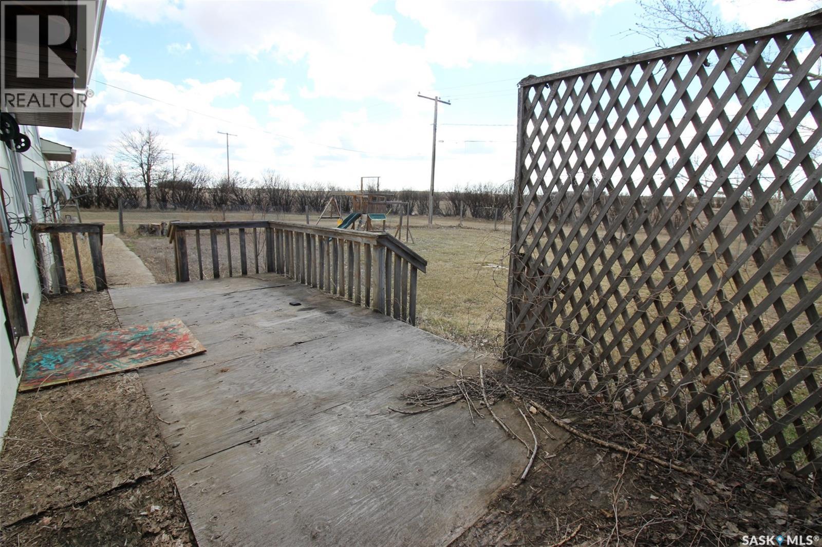 504 3rd Avenue E, Frontier, Saskatchewan  S0N 0W0 - Photo 43 - SK034024