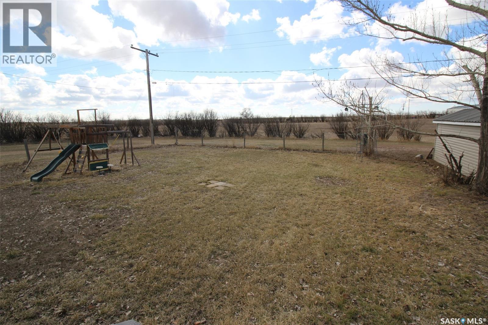 504 3rd Avenue E, Frontier, Saskatchewan  S0N 0W0 - Photo 44 - SK034024