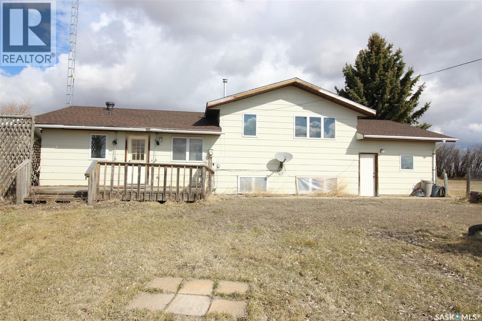504 3rd Avenue E, Frontier, Saskatchewan  S0N 0W0 - Photo 45 - SK034024