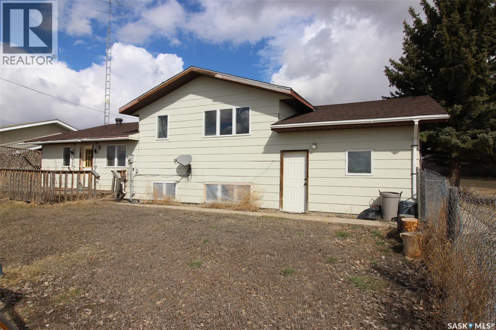 504 3rd Avenue E, Frontier, Saskatchewan  S0N 0W0 - Photo 46 - SK034024