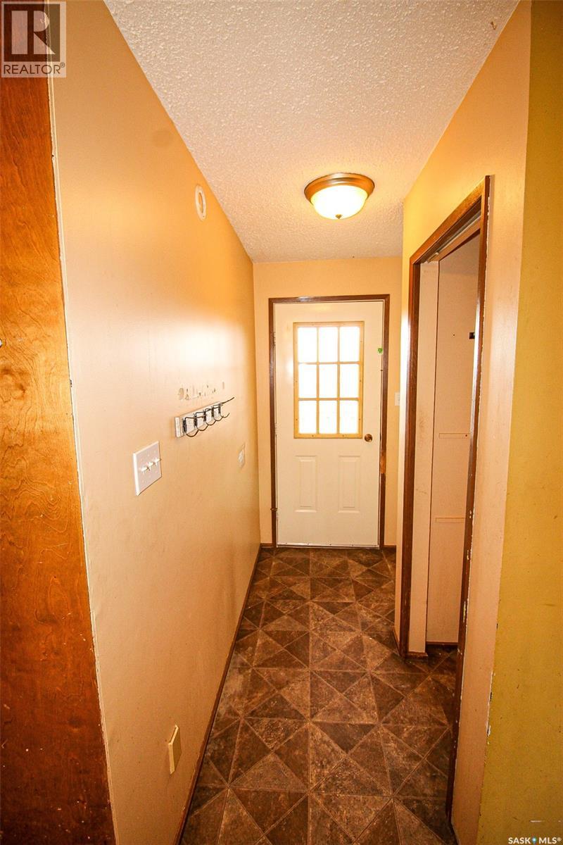 504 3rd Avenue E, Frontier, Saskatchewan  S0N 0W0 - Photo 7 - SK034024