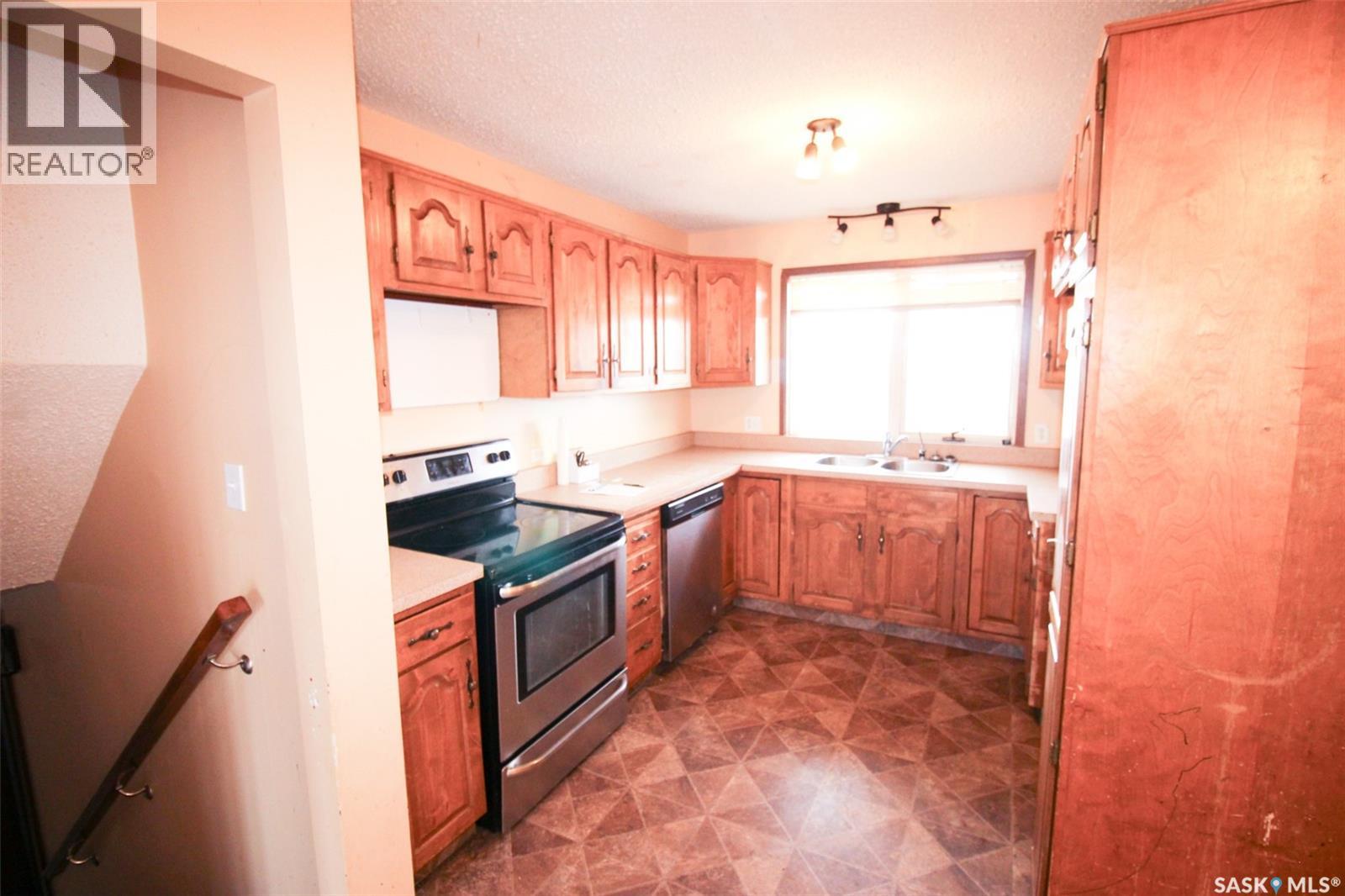 504 3rd Avenue E, Frontier, Saskatchewan  S0N 0W0 - Photo 8 - SK034024