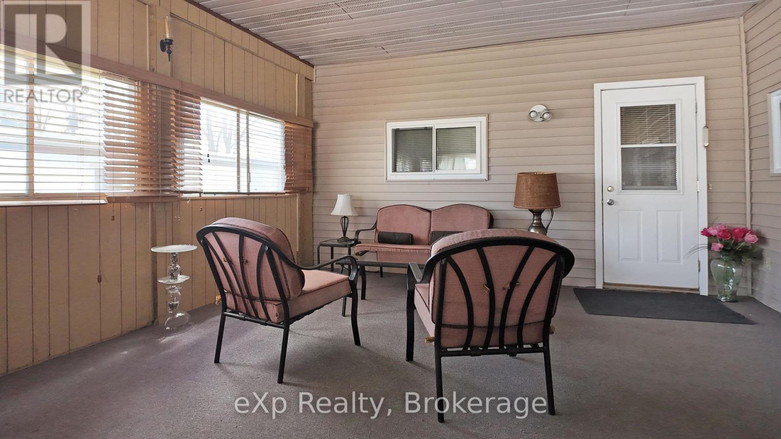 9 Dove Road, Brockton, Ontario  N0G 2V0 - Photo 19 - X12954524