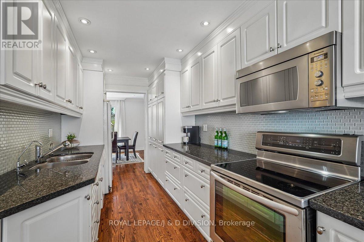 8 Crimson Millway, Toronto, Ontario  M2L 1T6 - Photo 10 - C13048150