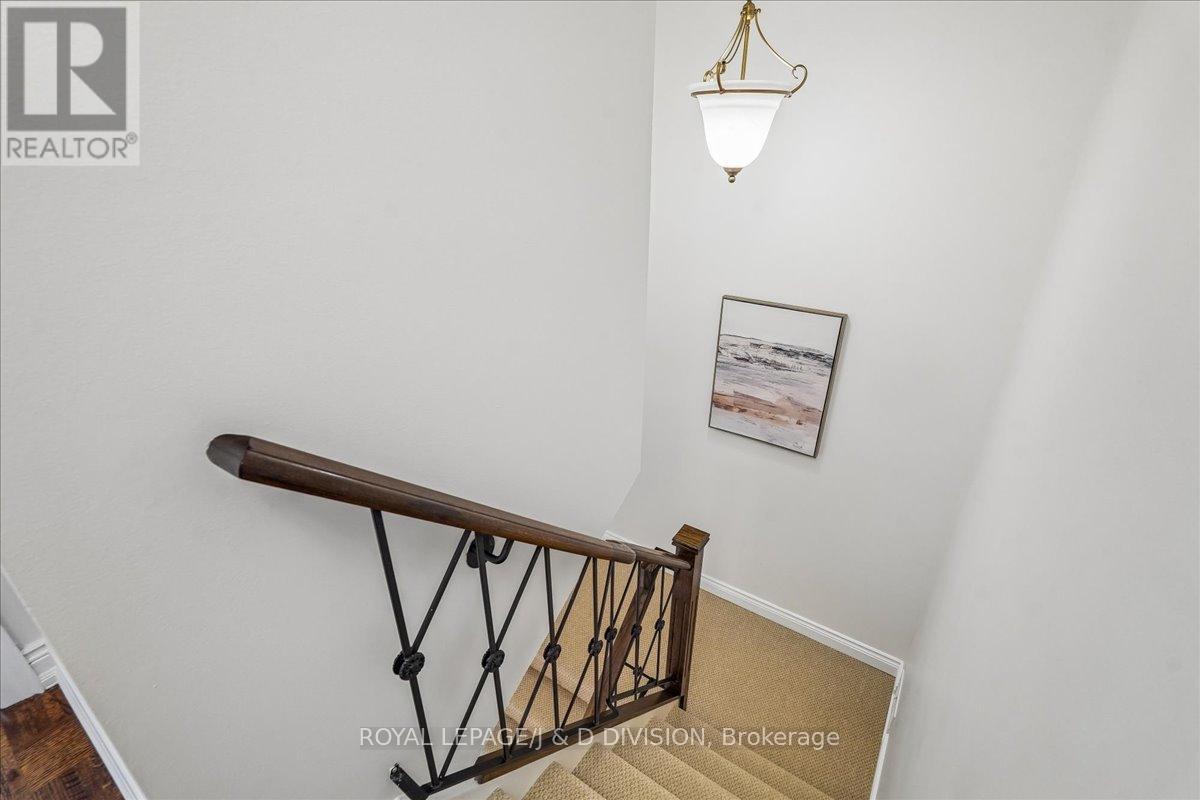 8 Crimson Millway, Toronto, Ontario  M2L 1T6 - Photo 18 - C13048150
