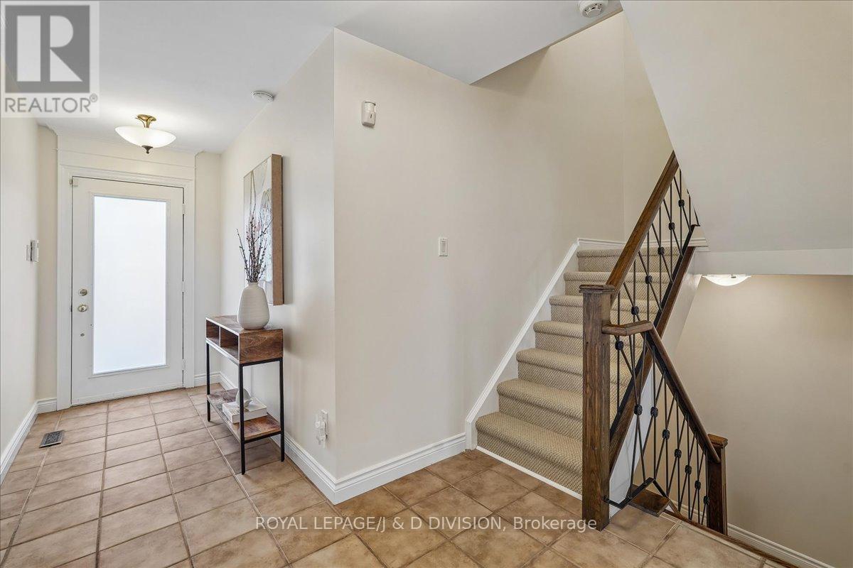 8 Crimson Millway, Toronto, Ontario  M2L 1T6 - Photo 5 - C13048150