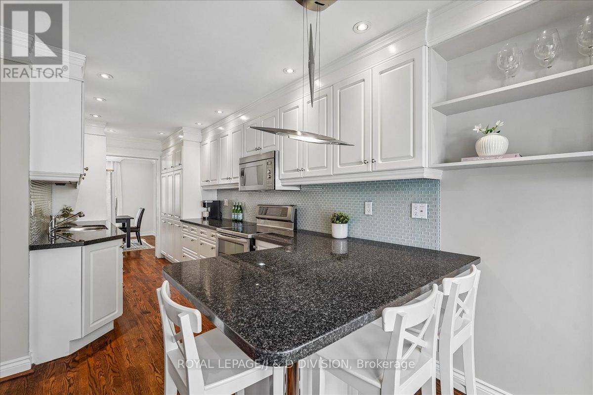 8 Crimson Millway, Toronto, Ontario  M2L 1T6 - Photo 9 - C13048150