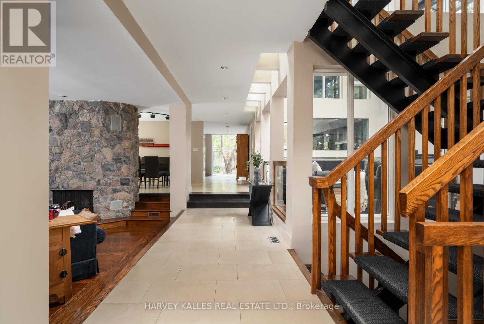 5 Cosmic Drive, Toronto, Ontario  M3B 3L5 - Photo 3 - C13048168