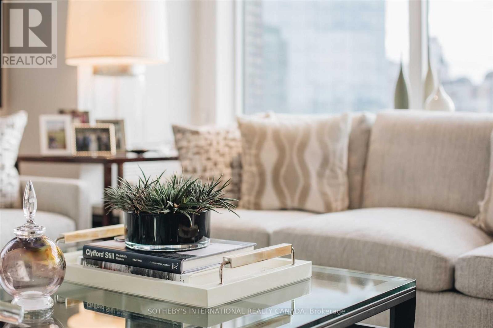 1602 - 88 Davenport Road, Toronto, Ontario  M5R 0A5 - Photo 2 - C13048248