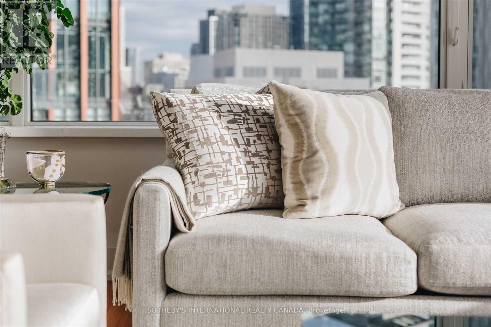 1602 - 88 Davenport Road, Toronto, Ontario  M5R 0A5 - Photo 4 - C13048248